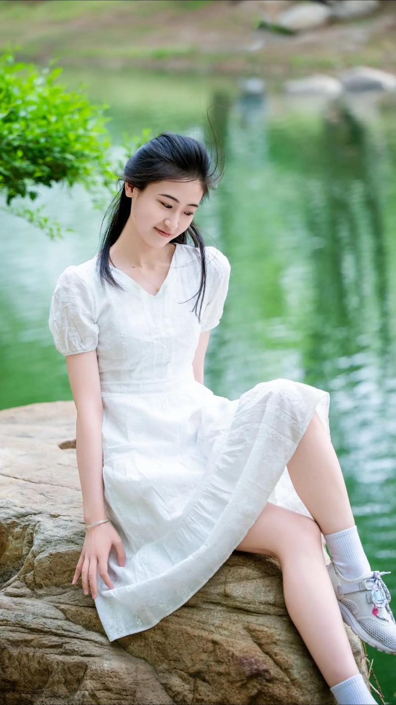 Photoshop调出外景清纯美女淡调蓝紫色教程