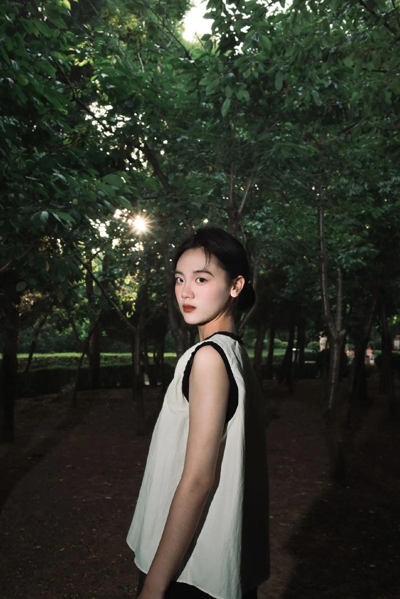 女生用数码相机拍照时要如何摆POSE才好看?