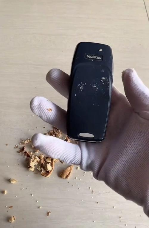 被网友戏称可以用来砸核桃的是哪个品牌的手机