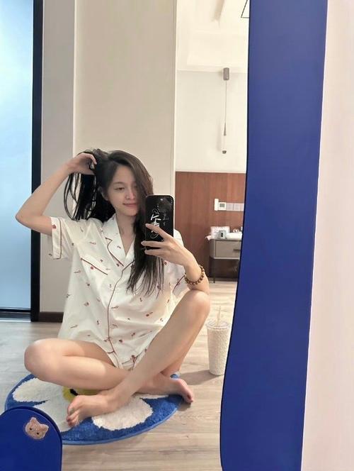 为什么自拍的时候照片比镜子里好看?