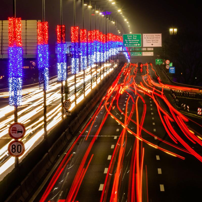 手机摄影技巧丨如何用手机拍出车水马龙的光轨