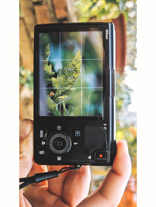 第一款带拍照功能的手机是哪个公司的产品?诞生在哪一年?