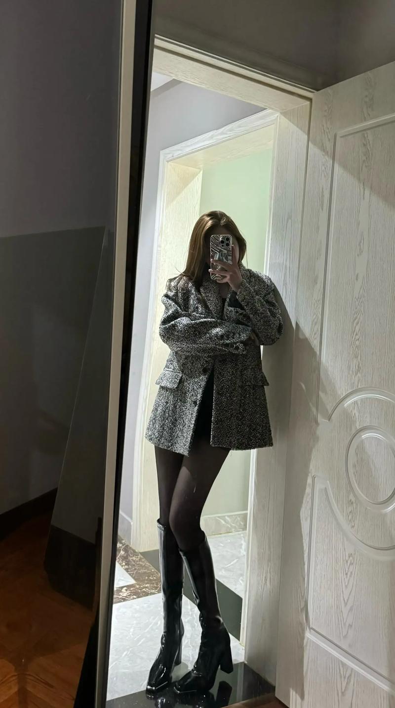 镜子里的自己和手机里的自己哪个真实?