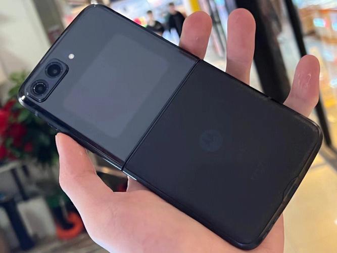 摩托罗拉5g折叠手机视频图2